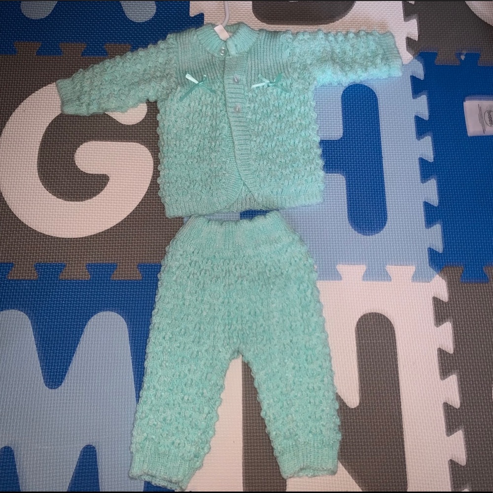 Baby knitted 2 piece outfit